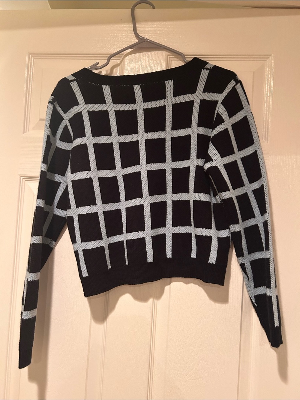 Xhilaration Black Sweater with Light Gray Grid